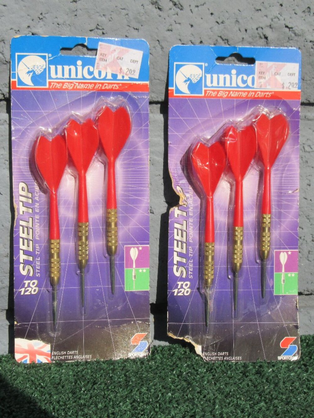 2 Vintage Brand New Unicorn Steel Tip TQ 120 Red English Darts